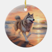Sandy Paws Alaskan Malamute Hond op Strand Zonsond Keramisch Ornament (Achterkant)