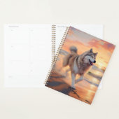 Sandy Paws Alaskan Malamute Hond op Strand Zonsond Planner (Display)