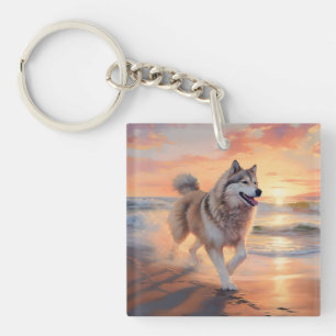 Sandy Paws Alaskan Malamute Hond op Strand Zonsond Sleutelhanger