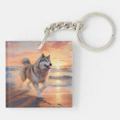 Sandy Paws Alaskan Malamute Hond op Strand Zonsond Sleutelhanger (Achterkant)