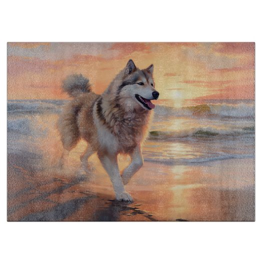 Sandy Paws Alaskan Malamute Hond op Strand Zonsond Snijplank (Voorkant)