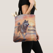 Sandy Paws Alaskan Malamute Hond op Strand Zonsond Tote Bag (Dichtbij)
