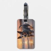 Sandy Paws Australische vee hond op strand zonsond Bagagelabel (Achterkant verticaal)