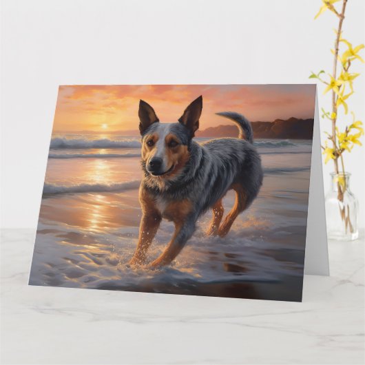 Sandy Paws Australische vee hond op strand zonsond Kaart (Gele Bloem)