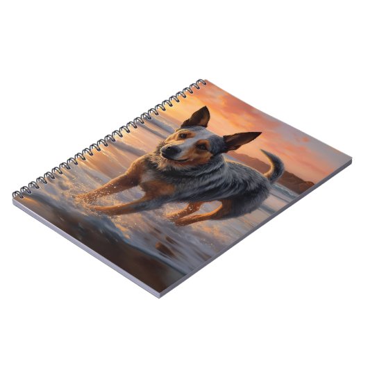 Sandy Paws Australische vee hond op strand zonsond Notitieboek (Linkerzijde)