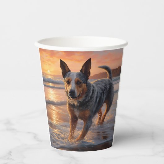 Sandy Paws Australische vee hond op strand zonsond Papieren Bekers (Voorkant)
