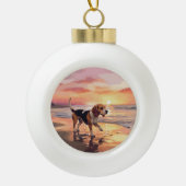 Sandy Paws Beagle Hond op Strand Zonsondergang Keramische Bal Ornament (Voorkant)