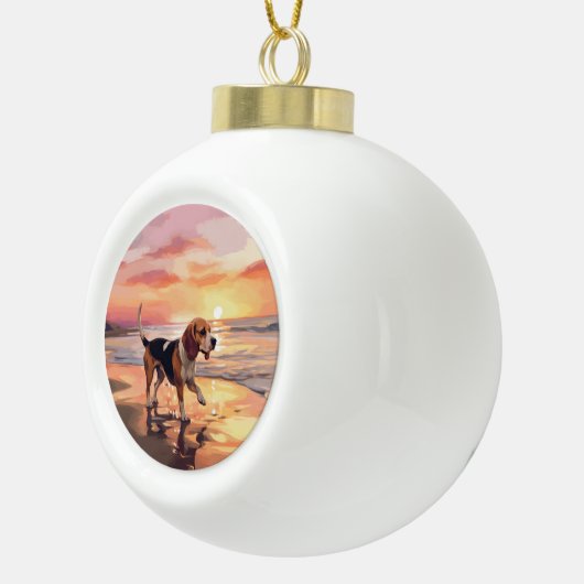 Sandy Paws Beagle Hond op Strand Zonsondergang Keramische Bal Ornament (Rechts)