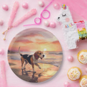 Sandy Paws Beagle Hond op Strand Zonsondergang Papieren Bordje (Feest)