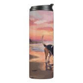 Sandy Paws Beagle Hond op Strand Zonsondergang Thermosbeker (Gedraaid links)