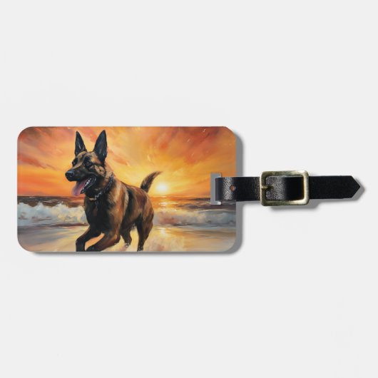 Sandy Paws Belgische Malinois Hond op Strand Zonso Bagagelabel (Voorkant horizontaal)
