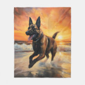 Sandy Paws Belgische Malinois Hond op Strand Zonso Fleece Deken (Voorkant)