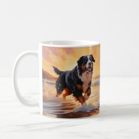 Sandy Paws Berner Berghond op Strand Zonsondergang Koffiemok (Links)