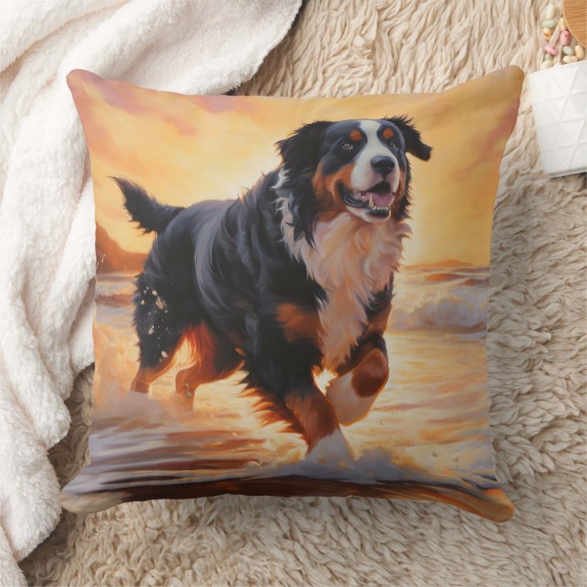 Sandy Paws Berner Berghond op Strand Zonsondergang Kussen (Deken)