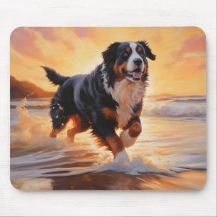 Sandy Paws Berner Berghond op Strand Zonsondergang Muismat