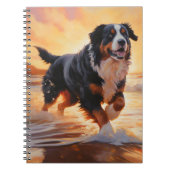 Sandy Paws Berner Berghond op Strand Zonsondergang Notitieboek (Voorkant)