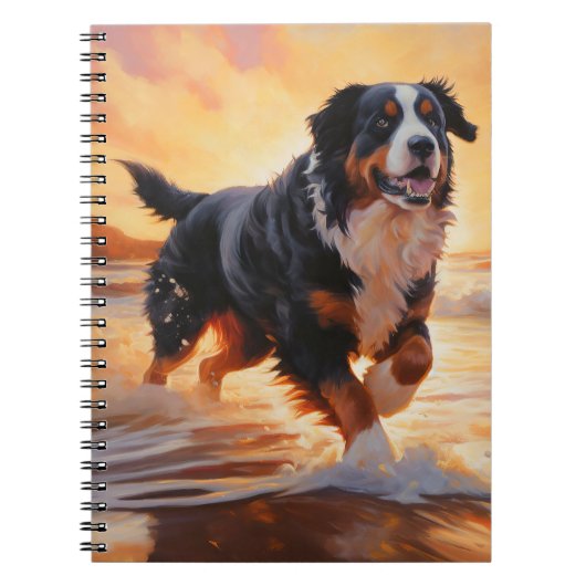 Sandy Paws Berner Berghond op Strand Zonsondergang Notitieboek (Voorkant)