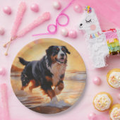 Sandy Paws Berner Berghond op Strand Zonsondergang Papieren Bordje (Feest)