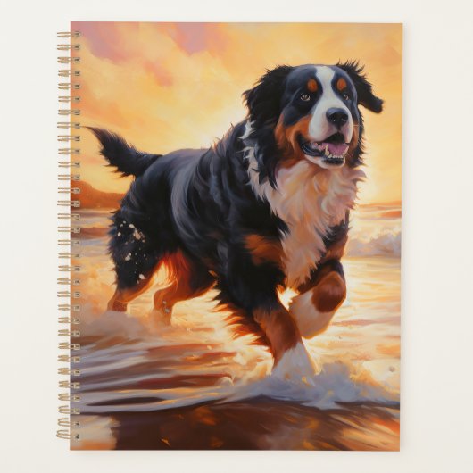 Sandy Paws Berner Berghond op Strand Zonsondergang Planner (Voorkant)