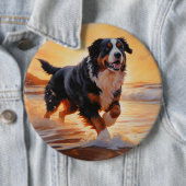 Sandy Paws Berner Berghond op Strand Zonsondergang Ronde Button 6,0 Cm (In situ)