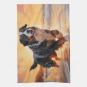 Sandy Paws Berner Berghond op Strand Zonsondergang Theedoek (Verticaal)