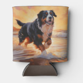 Sandy Paws Berner Sennenhond op het strand bij zon Blikjeskoeler (Voorkant)