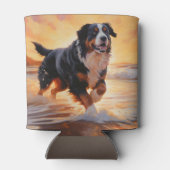 Sandy Paws Berner Sennenhond op het strand bij zon Blikjeskoeler (Achterkant)