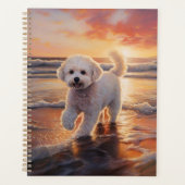 Sandy Paws Bichon Frise-hond op strand bij zonsond Planner (Voorkant)