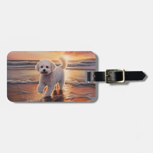 Sandy Paws Bichon Frise Hond op Strand Zonsonderga Bagagelabel (Voorkant horizontaal)