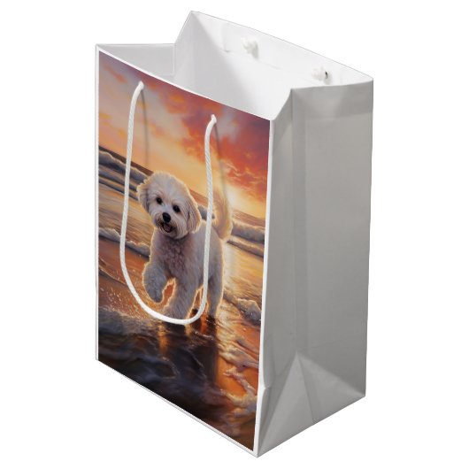 Sandy Paws Bichon Frise Hond op Strand Zonsonderga Medium Cadeauzakje (Voorkant Gekanteld)