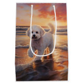 Sandy Paws Bichon Frise Hond op Strand Zonsonderga Medium Cadeauzakje (Achterkant)