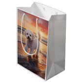 Sandy Paws Bichon Frise Hond op Strand Zonsonderga Medium Cadeauzakje (Achterkant Gekanteld)