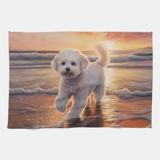 Sandy Paws Bichon Frise Hond op Strand Zonsonderga Theedoek (Horizontaal)