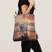 Sandy Paws Bichon Frise Hond op Strand Zonsonderga Tote Bag (Dichtbij)