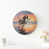 Sandy Paws bloedhond op strand zonsondergang Grote Klok (Huis)