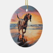 Sandy Paws bloedhond op strand zonsondergang Keramisch Ornament (Rechts)