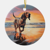 Sandy Paws bloedhond op strand zonsondergang Keramisch Ornament (Voorkant)