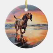 Sandy Paws bloedhond op strand zonsondergang Keramisch Ornament (Achterkant)