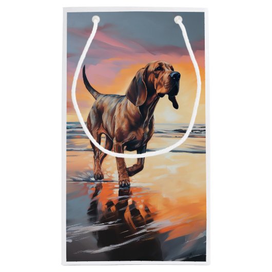 Sandy Paws bloedhond op strand zonsondergang Klein Cadeauzakje (Achterkant)