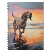 Sandy Paws bloedhond op strand zonsondergang Notitieboek (Voorkant)