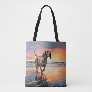 Sandy Paws bloedhond op strand zonsondergang Tote Bag