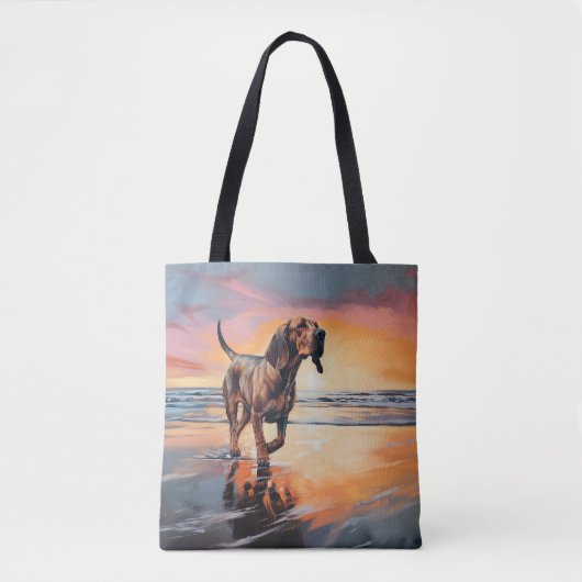 Sandy Paws bloedhond op strand zonsondergang Tote Bag (Voorkant)