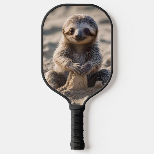 Sandy Shores: Baby Sloth Bouw Zandkastelen, Pickleball Paddle (Voorkant)