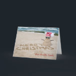 Sandy snowman met prettige kerstdagen op het stran feestdagen kaart<br><div class="desc">schattige snowman op tropisch strand met prettige kerstbegroeting op strand en achtergrond surf op zee</div>