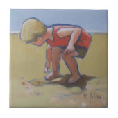 Sandy strand boy shell op zoek naar tegeltje (Voorkant)