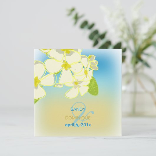 Sandy strand/plumerias-bestemming bruiloft kaart (Staand voorkant)
