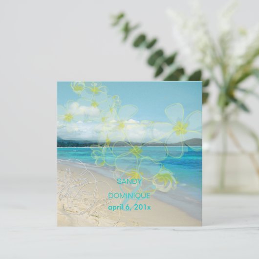 Sandy strand/plumerias-bestemming bruiloft kaart (Staand voorkant)