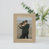 Sandy Tan Minimalist Wedding Photo Save the Date Aankondigingskaart (Staand voorkant)