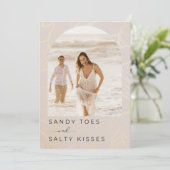 Sandy Toes Arch Foto Strand Bruiloft Save the Date (Staand voorkant)