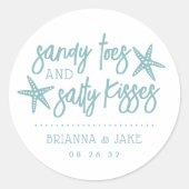Sandy Toes, Salty Kisses Destination Wedding Favor Ronde Sticker (Voorkant)